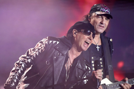 Silvestershow 'Celebrate at the Gate - Willkommen 2023' in Berlin