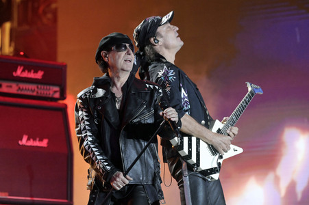 Silvestershow 'Celebrate at the Gate - Willkommen 2023' in Berlin