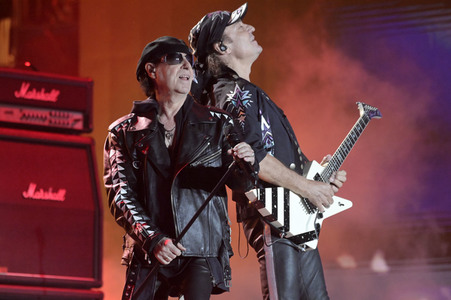 Silvestershow 'Celebrate at the Gate - Willkommen 2023' in Berlin