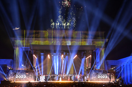 Silvestershow 'Celebrate at the Gate - Willkommen 2023' in Berlin