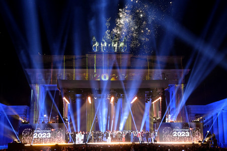 Silvestershow 'Celebrate at the Gate - Willkommen 2023' in Berlin