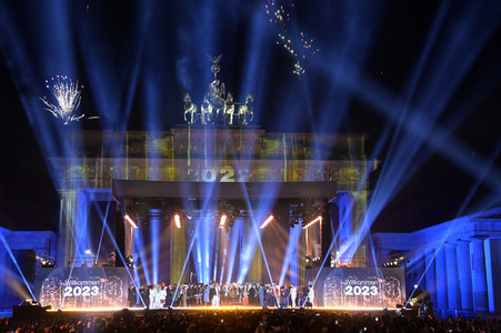 Silvestershow 'Celebrate at the Gate - Willkommen 2023' in Berlin