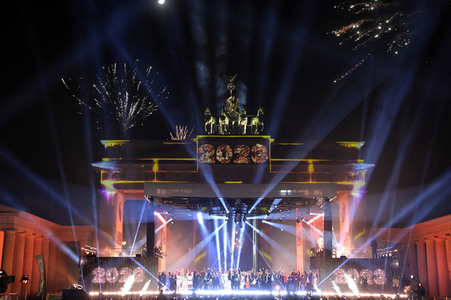 Silvestershow 'Celebrate at the Gate - Willkommen 2023' in Berlin