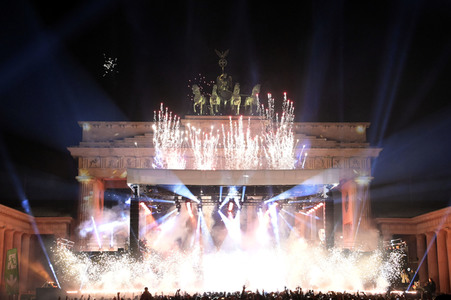 Silvestershow 'Celebrate at the Gate - Willkommen 2023' in Berlin