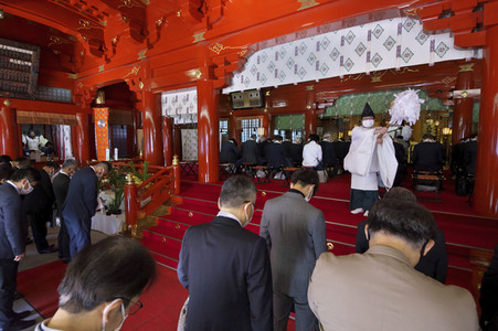 Gläubige am Kanda Myojin-Schrein in Tokio
