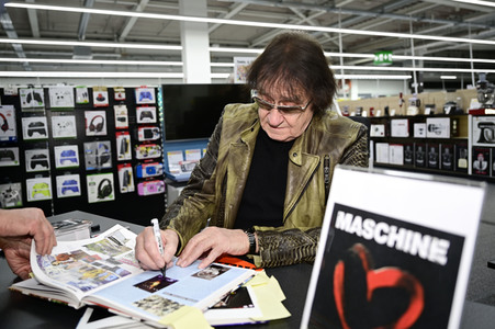 Autogrammstunde mit Dieter Birr in Bautzen