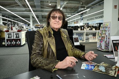 Autogrammstunde mit Dieter Birr in Bautzen
