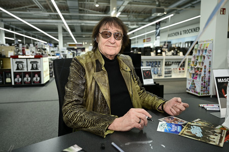 Autogrammstunde mit Dieter Birr in Bautzen