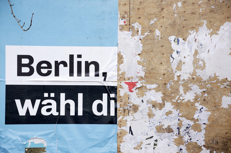 Wahlplakate zur Wiederholungswahl zum Abgeordnetenhaus in Berlin