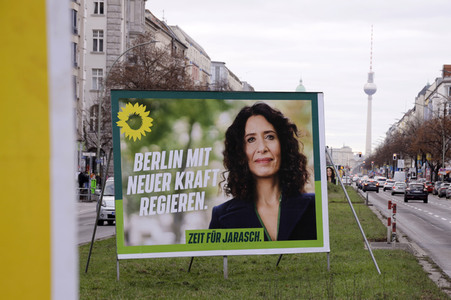 Wahlplakate zur Wiederholungswahl zum Abgeordnetenhaus in Berlin