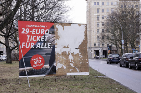 Wahlplakate zur Wiederholungswahl zum Abgeordnetenhaus in Berlin