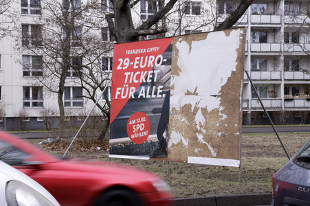 Wahlplakate zur Wiederholungswahl zum Abgeordnetenhaus in Berlin