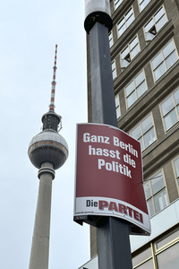 Wahlplakate zur Wiederholungswahl zum Abgeordnetenhaus in Berlin