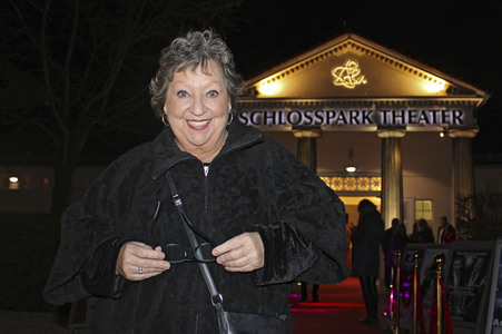 Theaterpremiere 'Eines langen Tages Reise in die Nacht' in Berlin