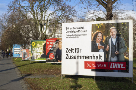 Wahlplakate zur Wiederholungswahl zum Abgeordnetenhaus in Berlin