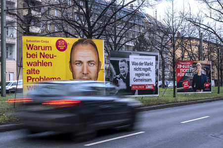 Wahlplakate zur Wiederholungswahl zum Abgeordnetenhaus in Berlin