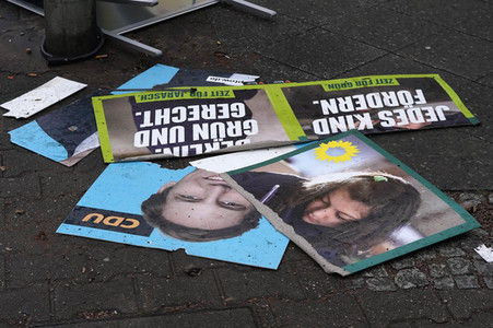 Wahlplakate zur Wiederholungswahl zum Abgeordnetenhaus in Berlin