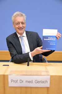 Bundespressekonferenz Wege zur Stärkung der Resilienz des deutschen Gesundheitssystems in Berlin