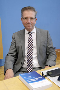 Bundespressekonferenz Wege zur Stärkung der Resilienz des deutschen Gesundheitssystems in Berlin