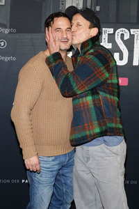 Seienpremiere 'Asbest' in Berlin