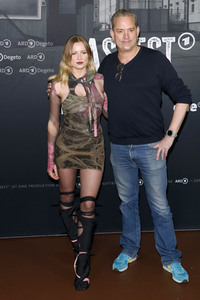 Seienpremiere 'Asbest' in Berlin
