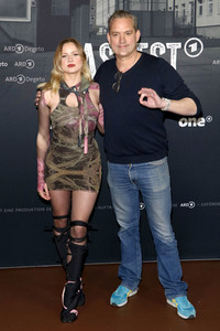 Seienpremiere 'Asbest' in Berlin