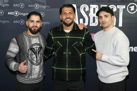 Seienpremiere 'Asbest' in Berlin