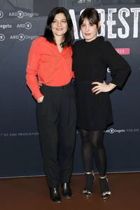 Seienpremiere 'Asbest' in Berlin