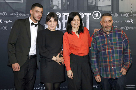 Seienpremiere 'Asbest' in Berlin