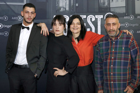 Seienpremiere 'Asbest' in Berlin