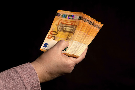 Symbolfoto Barzahlung