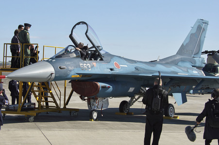 Jens Stoltenberg besucht die Iruma Air Base in Sayama