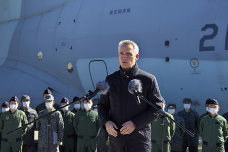 Jens Stoltenberg besucht die Iruma Air Base in Sayama
