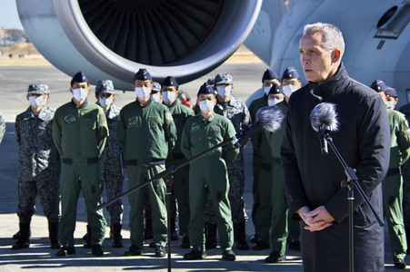 Jens Stoltenberg besucht die Iruma Air Base in Sayama