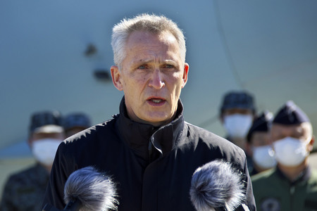 Jens Stoltenberg besucht die Iruma Air Base in Sayama