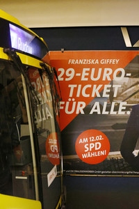 Symbolfoto 29-Euro-Ticket