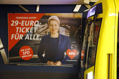 Symbolfoto 29-Euro-Ticket