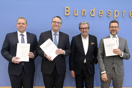 Bundespressekonferenz Vorstellung der Forderungen der Metall- und Elektro-Industrie in Berlin