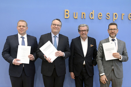 Bundespressekonferenz Vorstellung der Forderungen der Metall- und Elektro-Industrie in Berlin