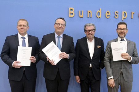 Bundespressekonferenz Vorstellung der Forderungen der Metall- und Elektro-Industrie in Berlin
