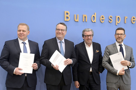 Bundespressekonferenz Vorstellung der Forderungen der Metall- und Elektro-Industrie in Berlin