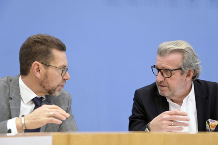 Bundespressekonferenz Vorstellung der Forderungen der Metall- und Elektro-Industrie in Berlin