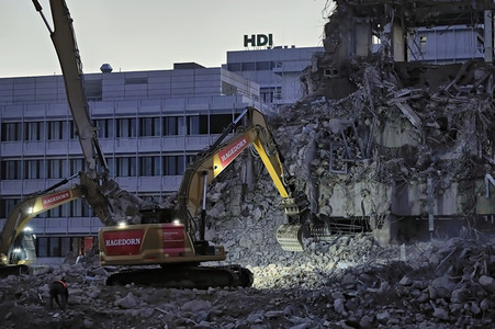 Abriss vom alten Exxon Bürogebäude in Hannover