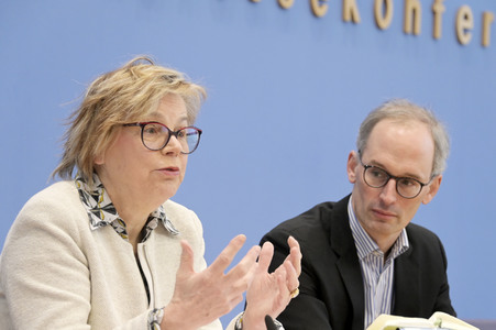 Bundespressekonferenz 100 Tage ExpertInnen-Kommission Gas- und Wärme in Berlin
