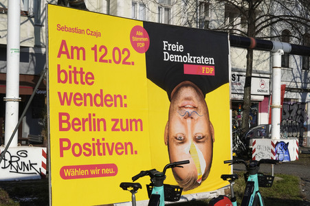 Wahlplakate zur Wiederholungswahl in Berlin