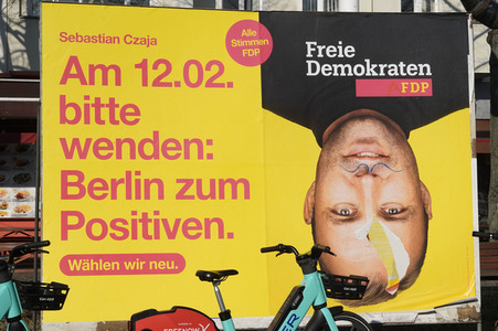 Wahlplakate zur Wiederholungswahl in Berlin