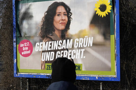 Wahlplakate zur Wiederholungswahl in Berlin