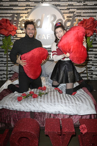 Fototermin mit Klaudia Giez und Adriano Salvaggio im Hard Rock Cafe Berlin