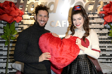 Fototermin mit Klaudia Giez und Adriano Salvaggio im Hard Rock Cafe Berlin