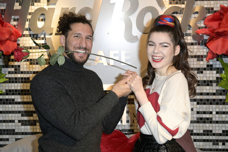 Fototermin mit Klaudia Giez und Adriano Salvaggio im Hard Rock Cafe Berlin
